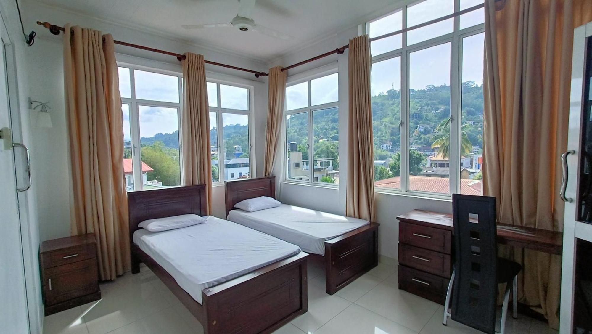 Smile Hub -youth Hostel- Guest house *