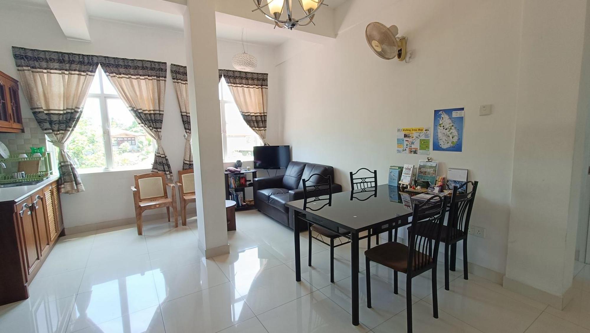 Guest house Smile Hub -youth Hostel-