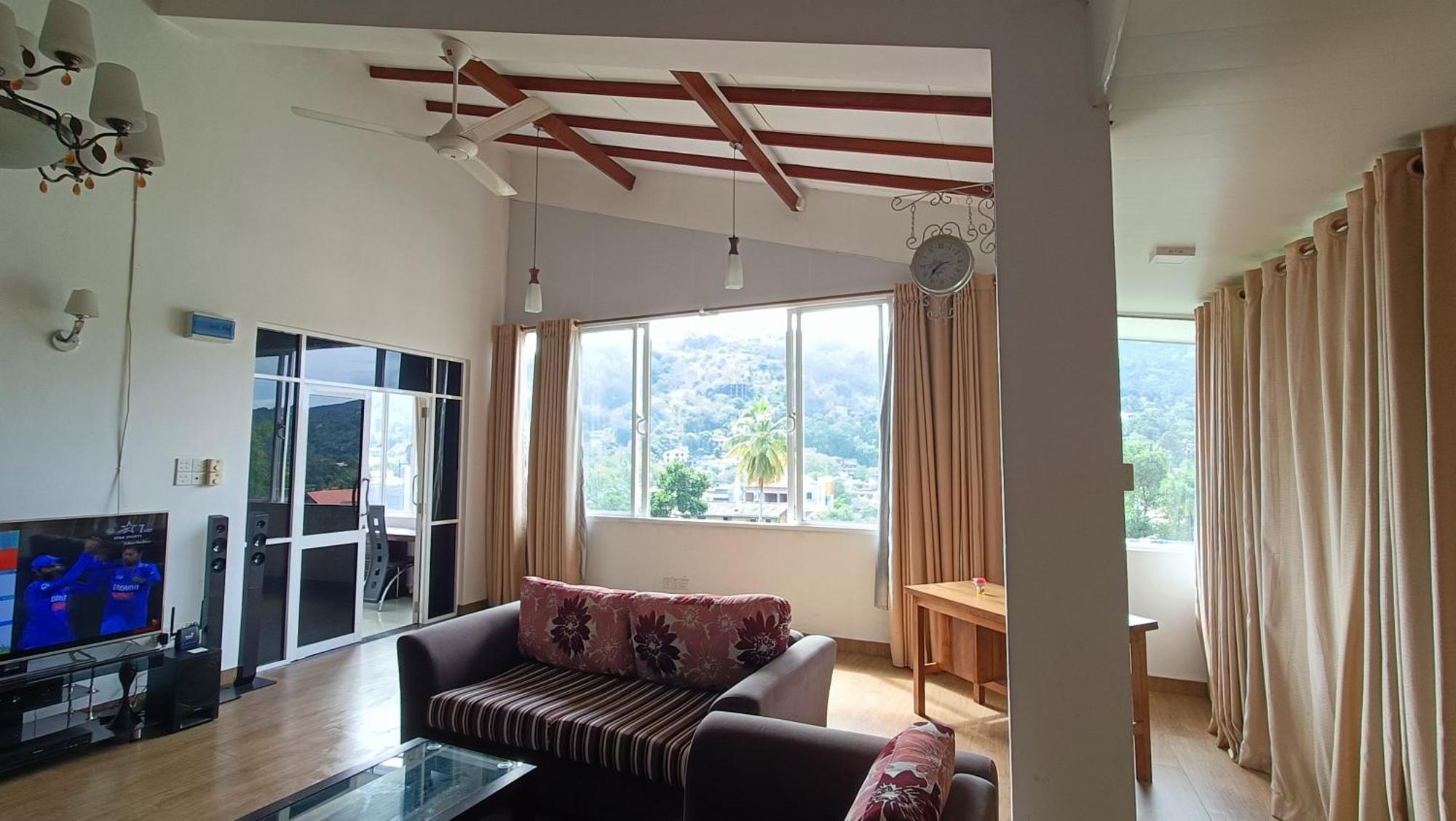Smile Hub -youth Hostel- Guest house