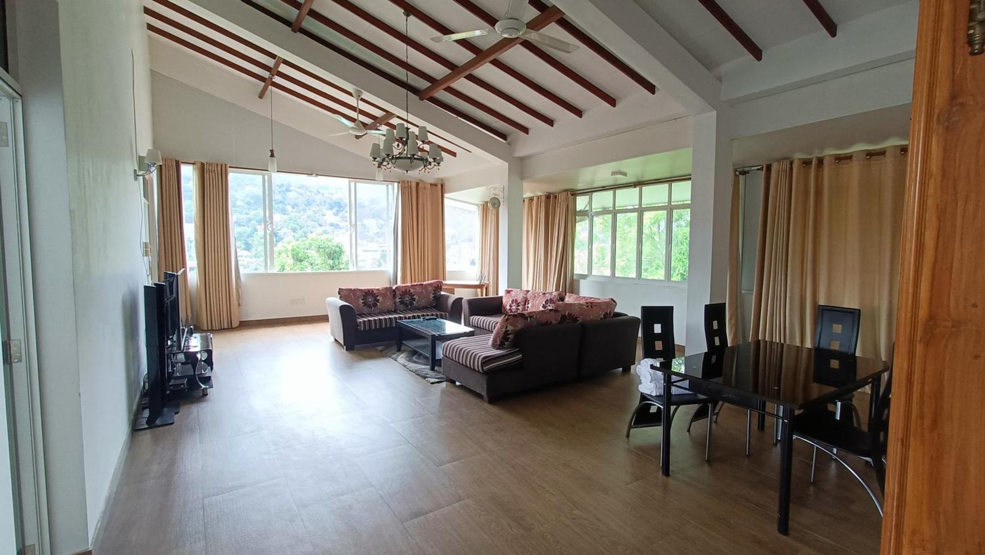 Smile Hub -youth Hostel- Guest house